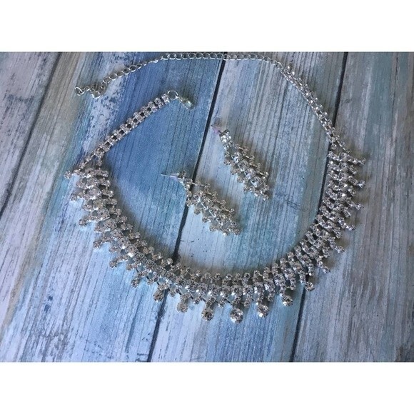 Elegant Rhinestone Necklace with Earrings - Picture 5 of 5